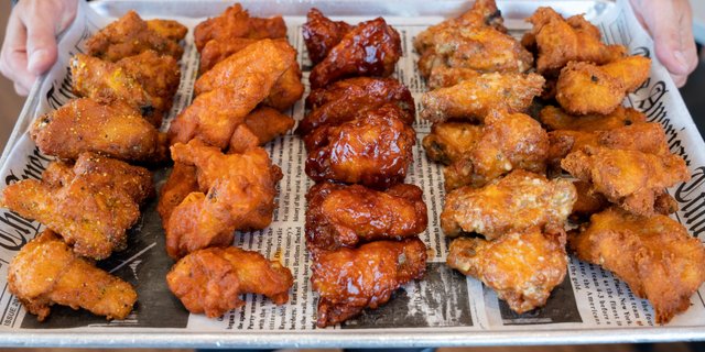 Lefty's Wings