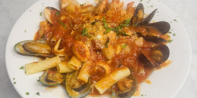 Zuppa De Pesce w/ Fra Diavolo Sauce