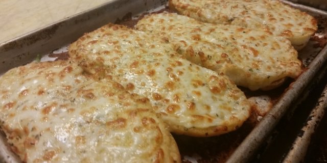 Garlic Bread w/ Cheese Tray