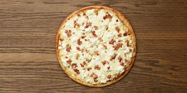 Cheezy Garlic Bacon Gluten-Sensitive Pizza
