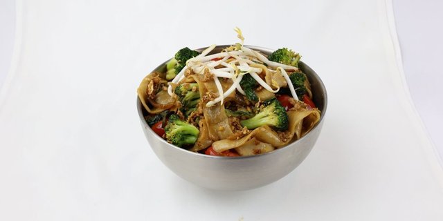 Broccoli Noodles (Pad See Ew)