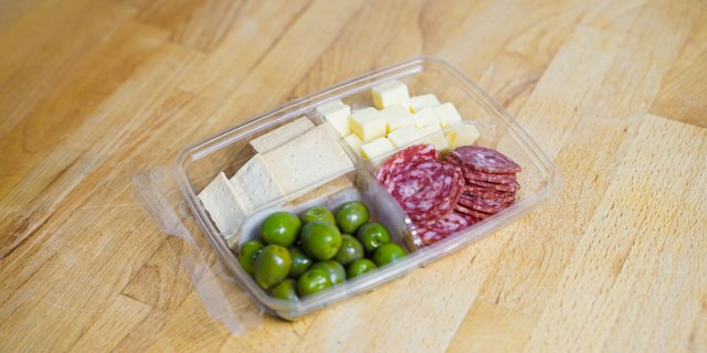 Cheese & Crackers Snackers Tray