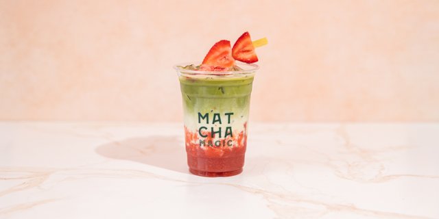 16oz Iced Strawberry Matcha Latte