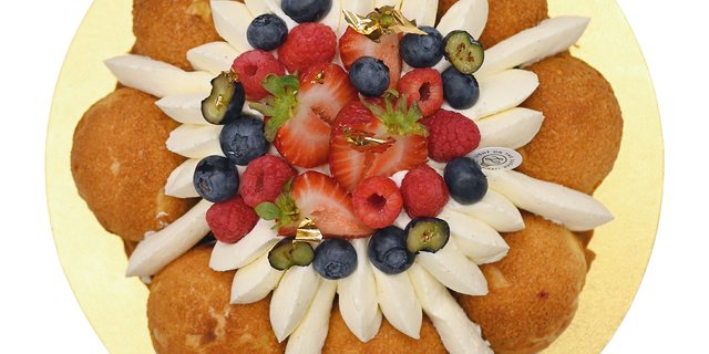 Berry Chantilly Cream Puff Cake