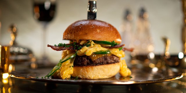 Dirty Mac Burger Boxed Lunch