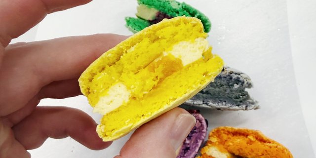 Banana Macaron