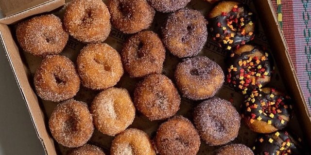 25 Mini Doughnuts