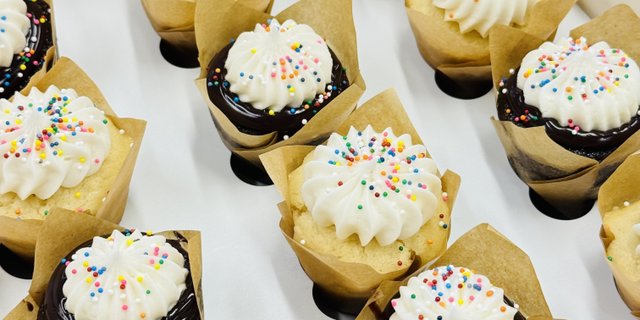 Dozen Vanilla Cupcakes