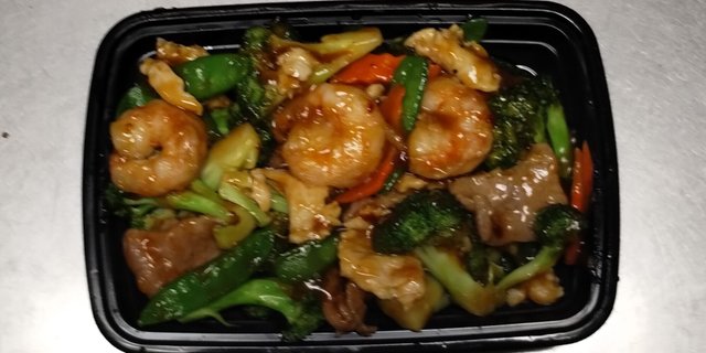Triple Delight W/ Garlic Sauce