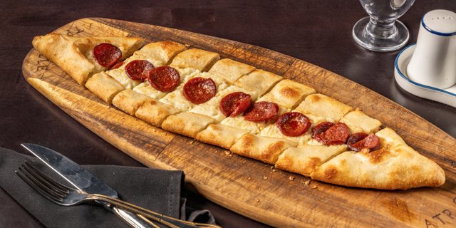 Sucuklu Flatbread