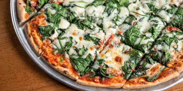 Fresh Spinach Thin-Crust Pizza