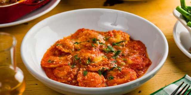Ravioli w/ Tomato Sauce
