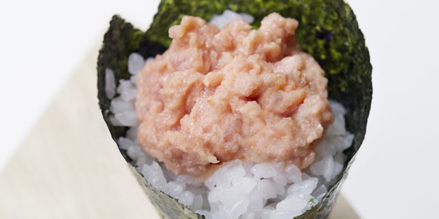 Spicy Tuna Handrolls