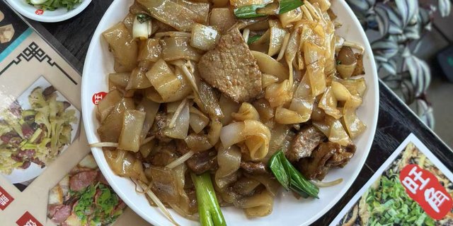 Beef Chow Fun Tray