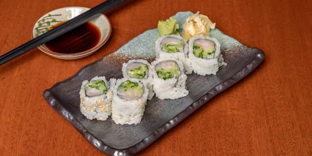 Yellowtail & Cucumber Roll