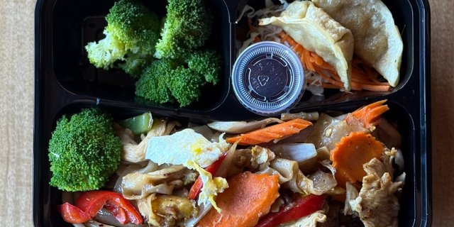 Chicken Drunken Noodles Box