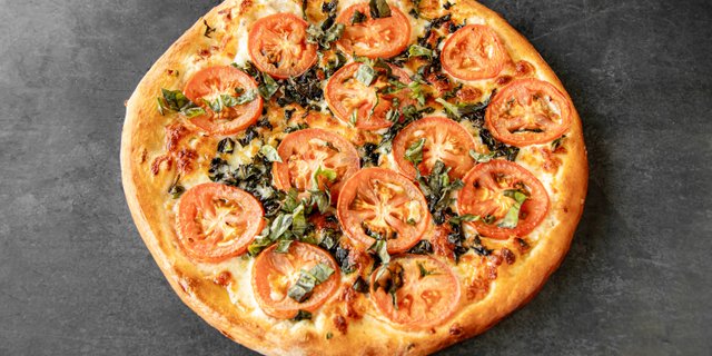 Fresh Tomato & Basil Pizza