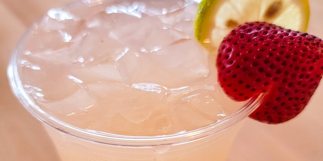 Strawberry Mango Lemonade