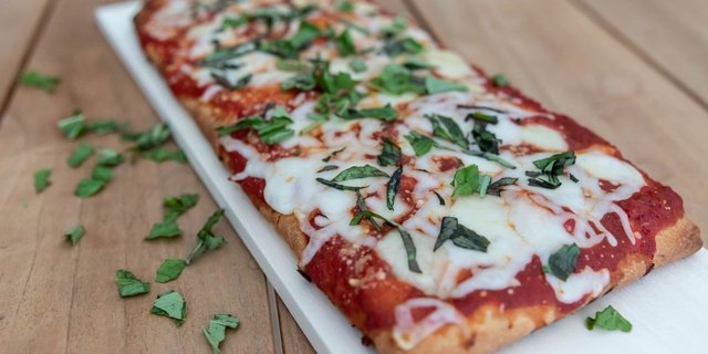 Individual Tuscan Margherita Pizza