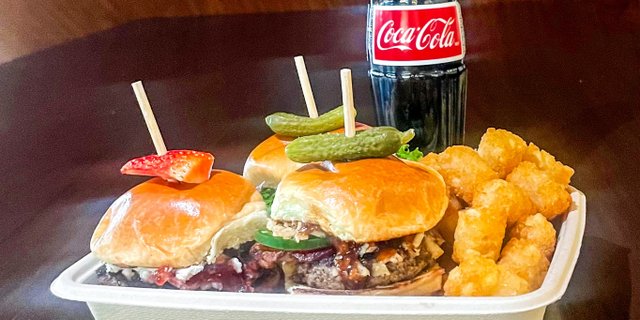 3 Sliders Boxed Lunch
