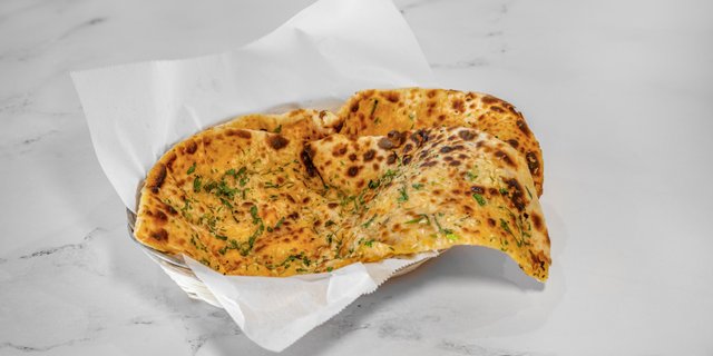 Garlic Cheese Naan