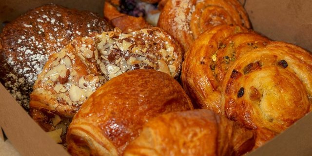 Medium Pastry Tray