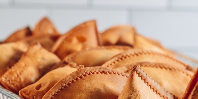 Spinach & Cheese Empanadas Platter