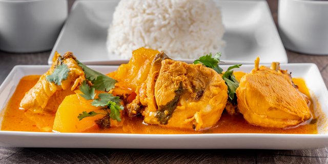 Pollo Guisado Tray