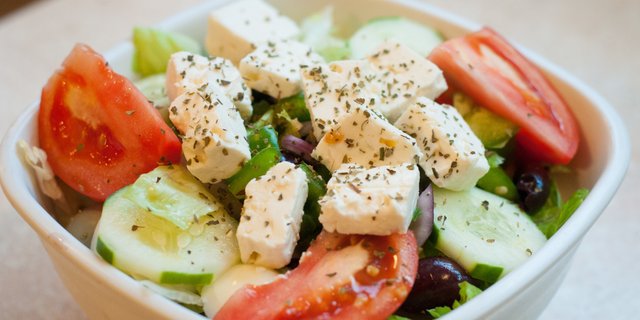 Greek Salad w/ Chicken Tray