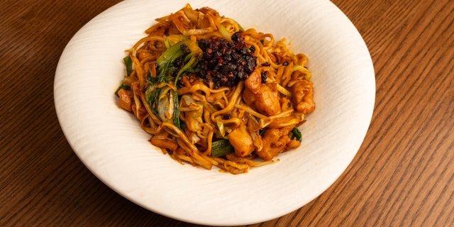 Lao Gan Ma Fried Noodles W/ Chicken
