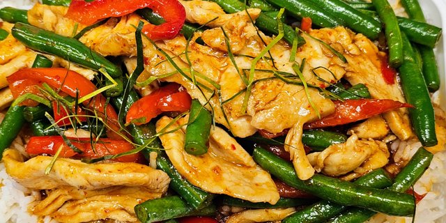 Pad Pik Khing Stir-Fry (Green Beans) Tray