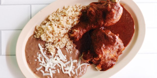 Pollo en Mole Rojo