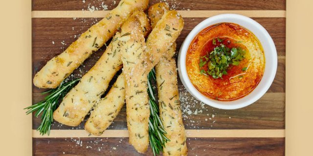 Breadsticks & Hummus