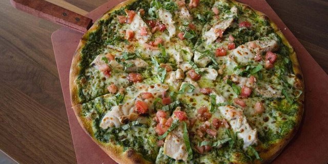 14" Chicken Pesto Pizza
