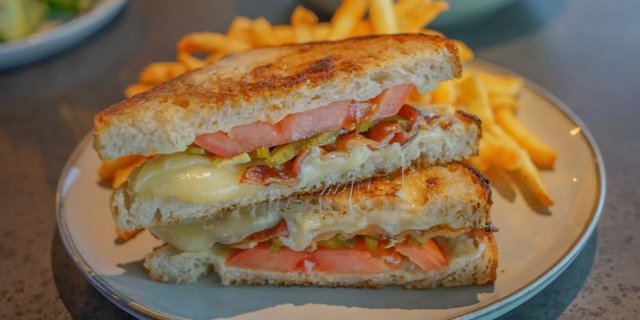 Jalapeño Bacon Grilled Cheese Sandwich
