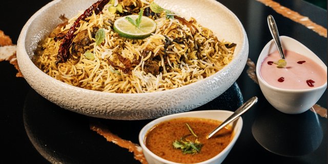 Hyderabadi Chicken Dum Biryani