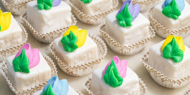 Petit Four Tray