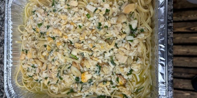 Linguine w/ White Clam Sauce Tray