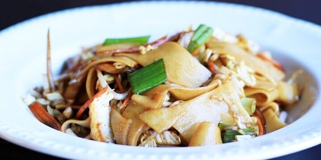 Beef Chow Fun Half Tray