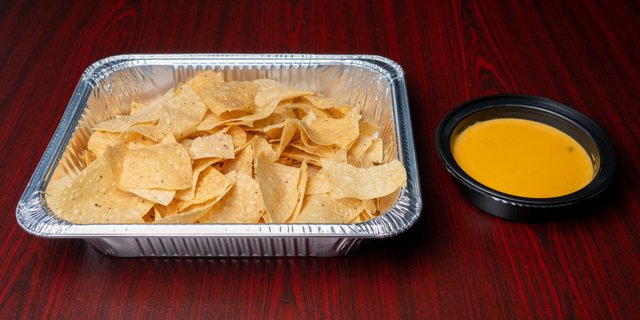 Half Pan Chips & Queso Dip