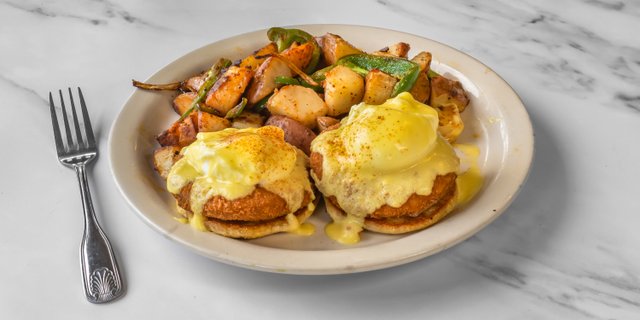 Crab Cakes Benedict