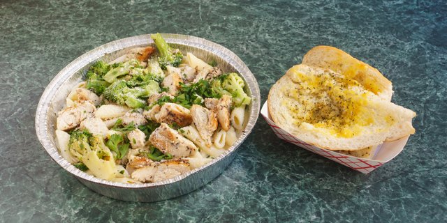 Chicken & Broccoli w/ Alfredo Sauce Tray