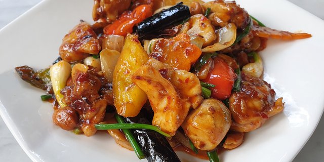 Bangkok Cashew Chicken