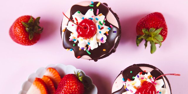 Strawberry Sundae Cupcakes