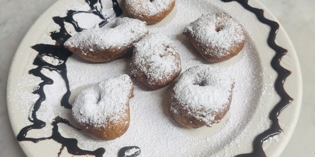 Zeppolis