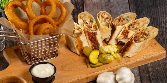 Signature Wrap Combo Plate
