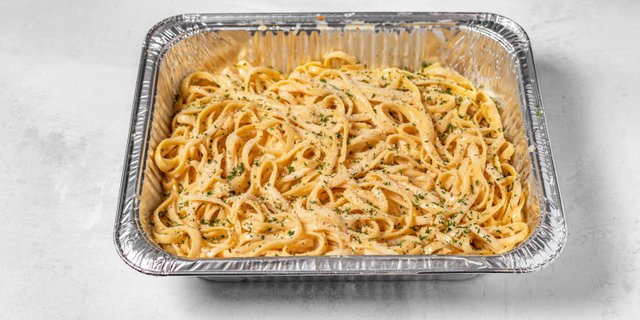 Fettuccine Alfredo Tray