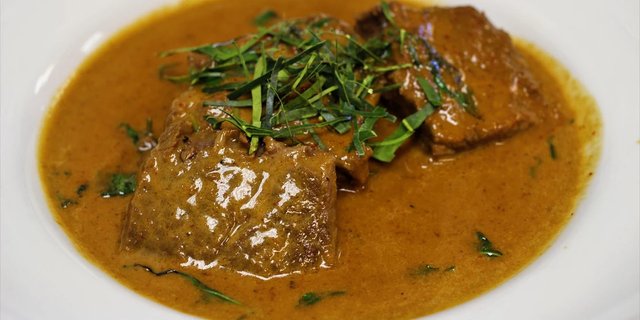 Slow Cooked Beef Curry