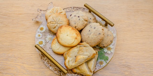 Assorted Pastry 10" Platter