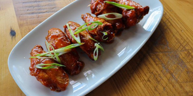 Honey-Sriracha Wings Appetizer